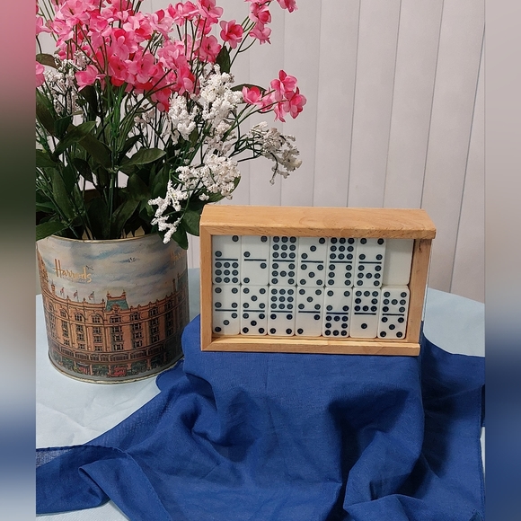 Double Nine Dominoes Set in Wood Box w/Glass Lid - The Classic Collection - Picture 1 of 8